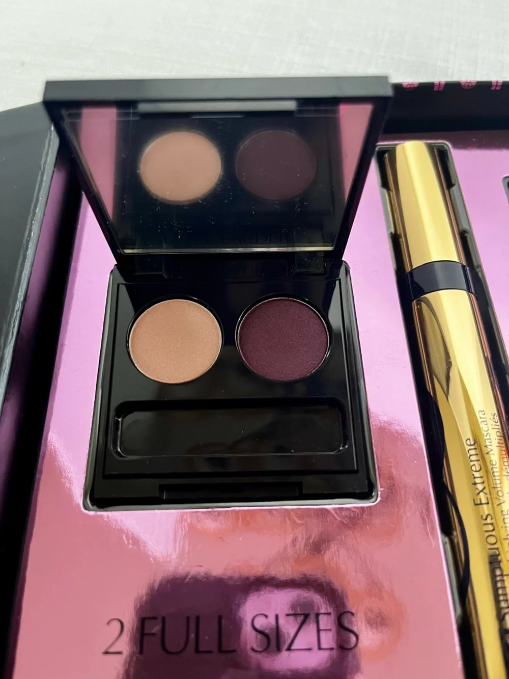 Estee Lauder Eyeshadow set with full size mascara and travel size eye pencil.NWB